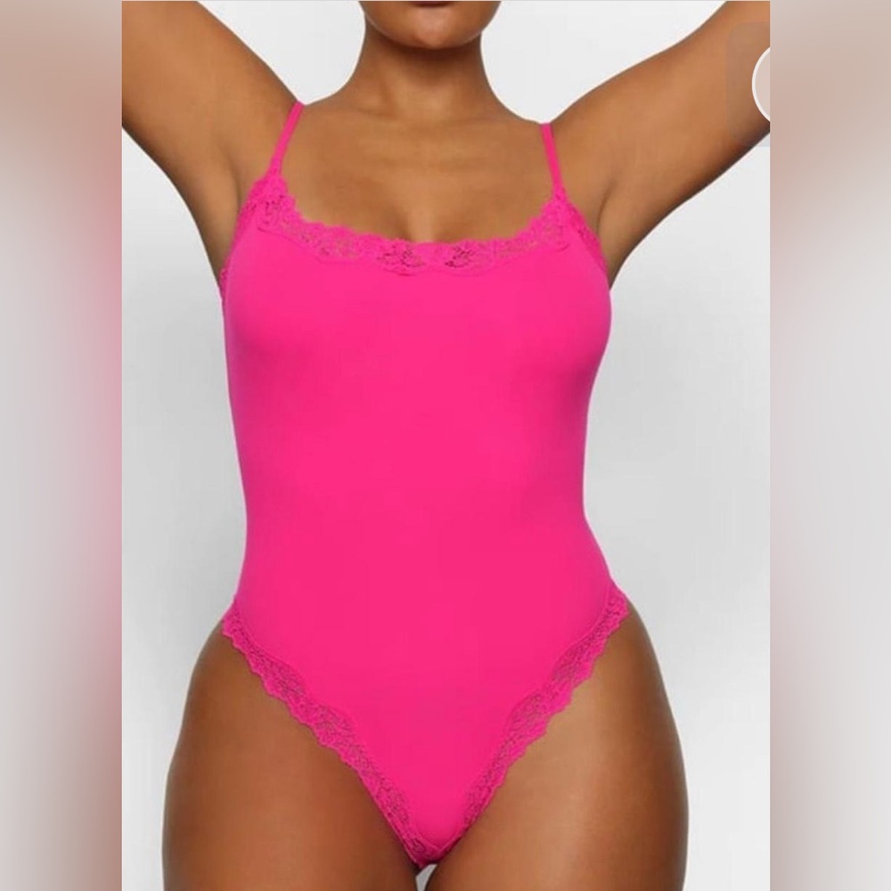 Skims Fits Everybody Lace Bodysuit